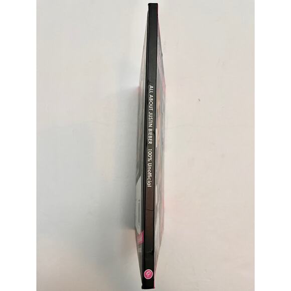 All About Justin Bieber: 100% Unofficial Book 2011 - Picture 4 of 6